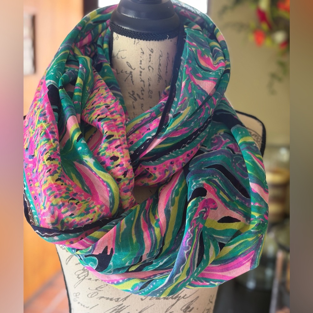 NWOT Lilly Pulitzer Riley Loop Scarf "Don't Leave Me Hanging" Tropical Print
